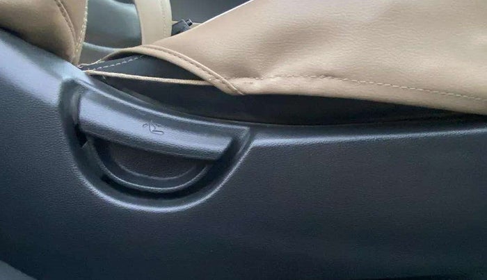 2019 Hyundai Grand i10 MAGNA 1.2 KAPPA VTVT, Petrol, Manual, 26,498 km, Driver Side Adjustment Panel