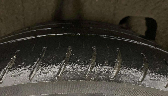 2021 Mahindra XUV300 W8 (O) 1.5 DIESEL AMT, Diesel, Automatic, 61,466 km, Right Rear Tyre Tread