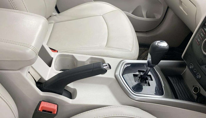 2021 Mahindra XUV300 W8 (O) 1.5 DIESEL AMT, Diesel, Automatic, 61,466 km, Gear Lever