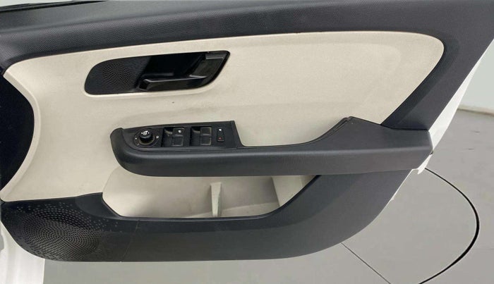 2022 Tata ALTROZ XM PLUS PETROL, Petrol, Manual, 53,848 km, Driver Side Door Panels Control