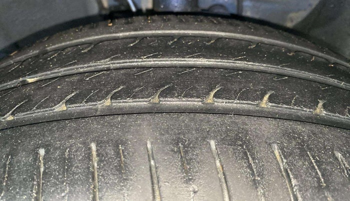 2017 Hyundai Elite i20 MAGNA 1.2, Petrol, Manual, 21,001 km, Right Front Tyre Tread