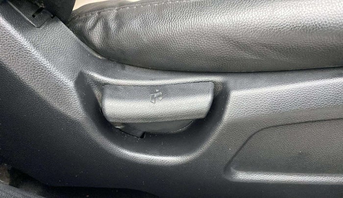 2017 Hyundai Elite i20 MAGNA 1.2, Petrol, Manual, 21,001 km, Driver Side Adjustment Panel