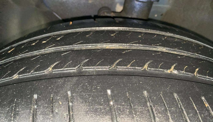 2017 Hyundai Elite i20 MAGNA 1.2, Petrol, Manual, 21,001 km, Left Front Tyre Tread