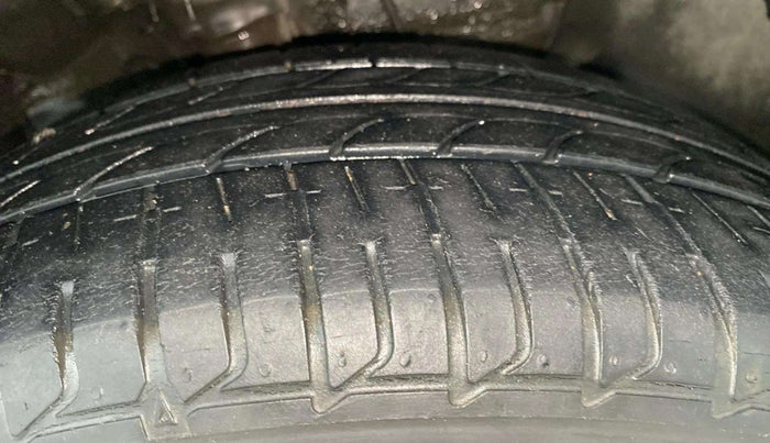 2020 Hyundai Elite i20 ASTA 1.2 (O), Petrol, Manual, 28,087 km, Right Front Tyre Tread