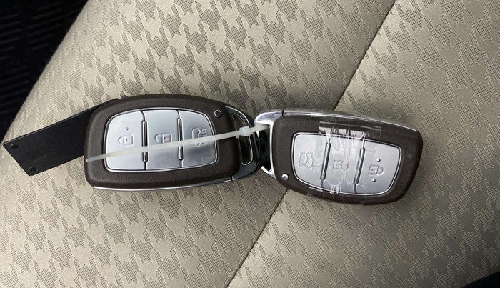 2020 Hyundai Elite i20 ASTA 1.2 (O), Petrol, Manual, 28,087 km, Key Close Up