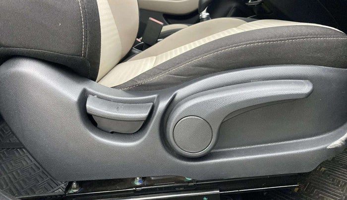 2020 Hyundai Elite i20 ASTA 1.2 (O), Petrol, Manual, 28,087 km, Driver Side Adjustment Panel
