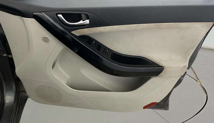 2021 Tata NEXON XZ PLUS PETROL SUNROOF, Petrol, Manual, 73,191 km, Driver Side Door Panels Control