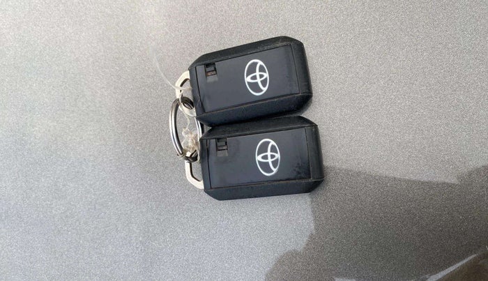 2021 Toyota Glanza V, Petrol, Manual, 58,495 km, Key Close Up