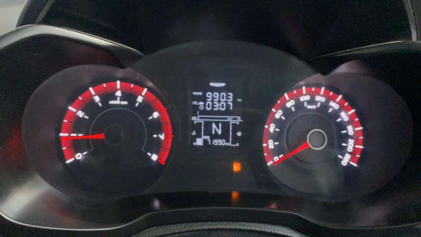 2019 Mahindra XUV300 W6 1.2 PETROL, Petrol, Manual, 71,944 km, Odometer Image