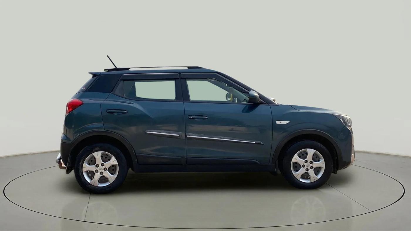 2019 Mahindra XUV300 W6 1.2 PETROL, Petrol, Manual, 71,944 km, Right Side