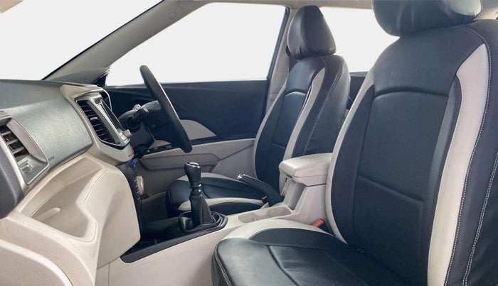 2019 Mahindra XUV300 W6 1.2 PETROL, Petrol, Manual, 71,944 km, Right Side Front Door Cabin
