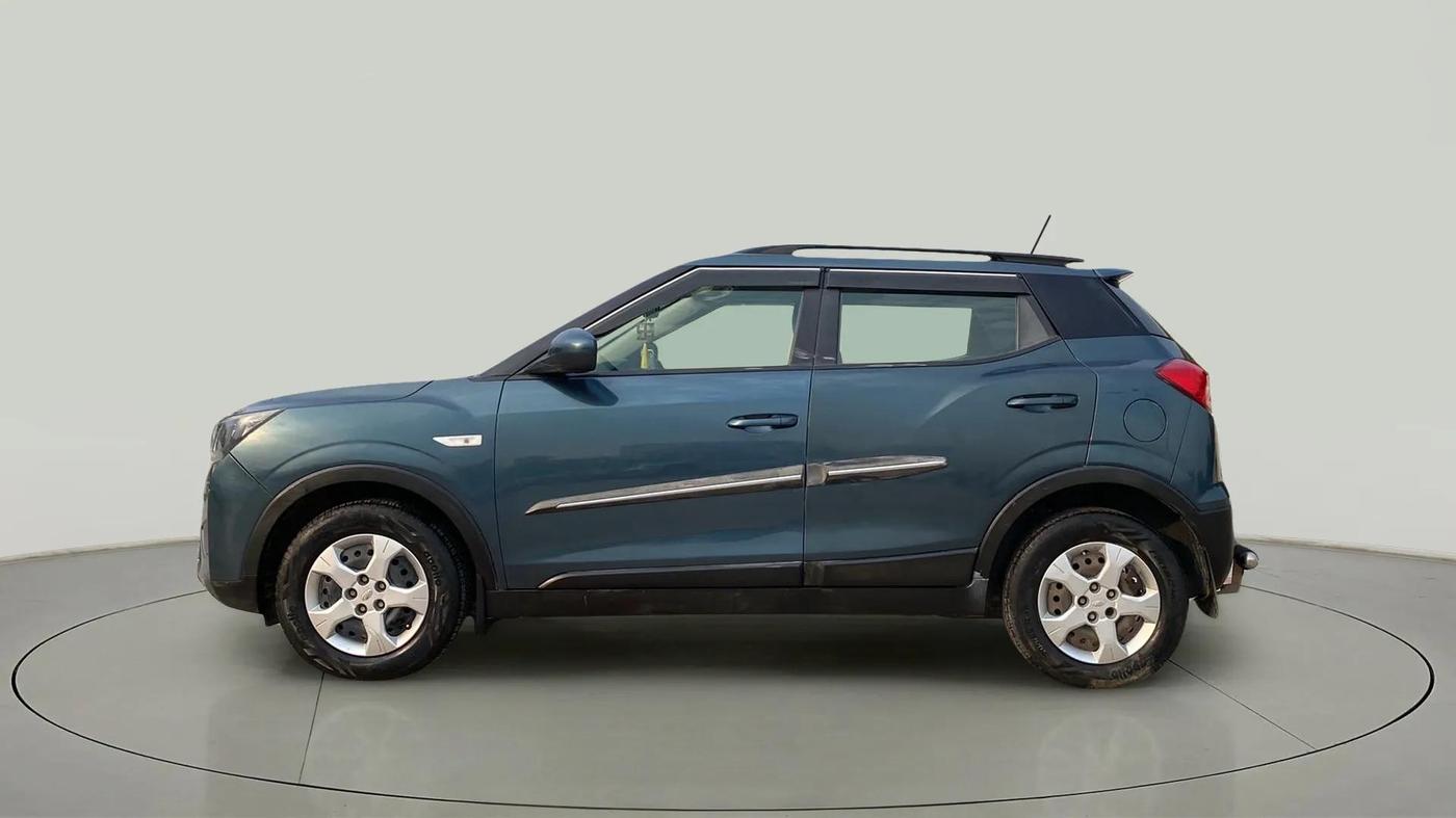 2019 Mahindra XUV300 W6 1.2 PETROL, Petrol, Manual, 71,944 km, Left Side