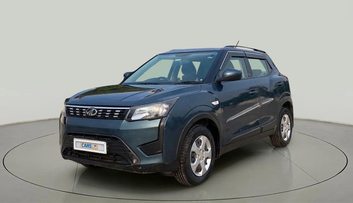 2019 Mahindra XUV300 W6 1.2 PETROL, Petrol, Manual, 71,944 km, Left Front Diagonal