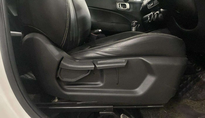 2019 Hyundai VENUE SX PLUS 1.0 TURBO DCT, Petrol, Automatic, 65,777 km, Driver Side Adjustment Panel