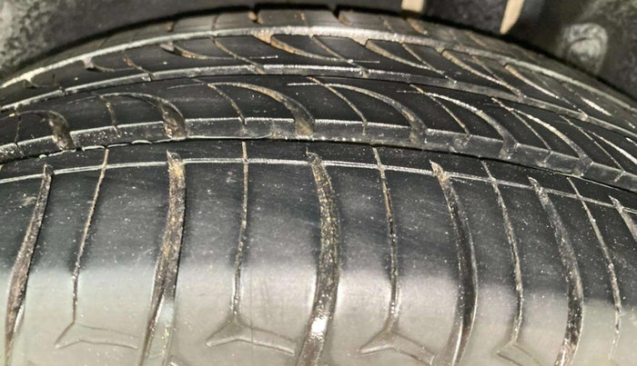 2016 Maruti Ertiga ZXI+, Petrol, Manual, 67,378 km, Left Rear Tyre Tread