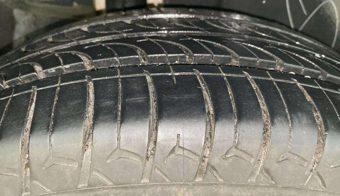 2016 Maruti Ertiga ZXI+, Petrol, Manual, 67,378 km, Right Rear Tyre Tread
