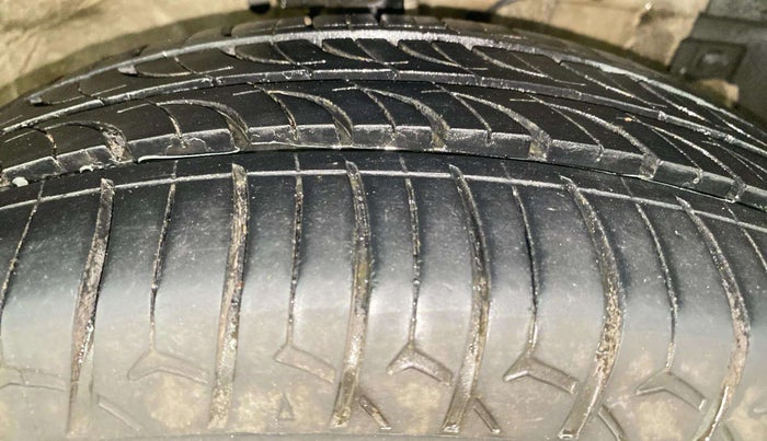 2016 Maruti Ertiga ZXI+, Petrol, Manual, 67,378 km, Right Front Tyre Tread