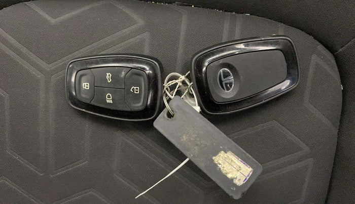 2021 Tata NEXON XZ PLUS PETROL, Petrol, Manual, 49,056 km, Key Close Up