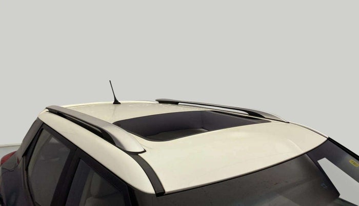2019 Mahindra XUV300 W8(O) 1.2 PETROL DUAL TONE, Petrol, Manual, 31,983 km, Roof