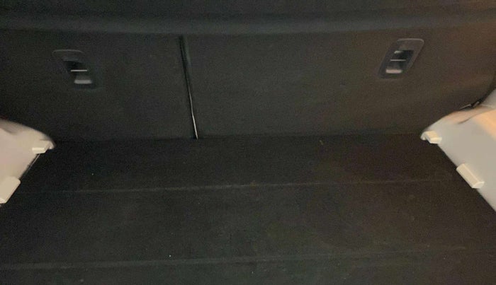 2019 Mahindra XUV300 W8(O) 1.2 PETROL DUAL TONE, Petrol, Manual, 31,983 km, Boot Inside