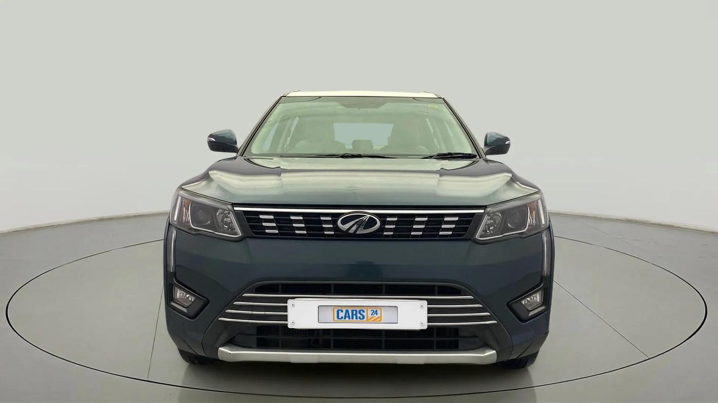 2019 Mahindra XUV300 W8(O) 1.2 PETROL DUAL TONE, Petrol, Manual, 32,125 km, Front