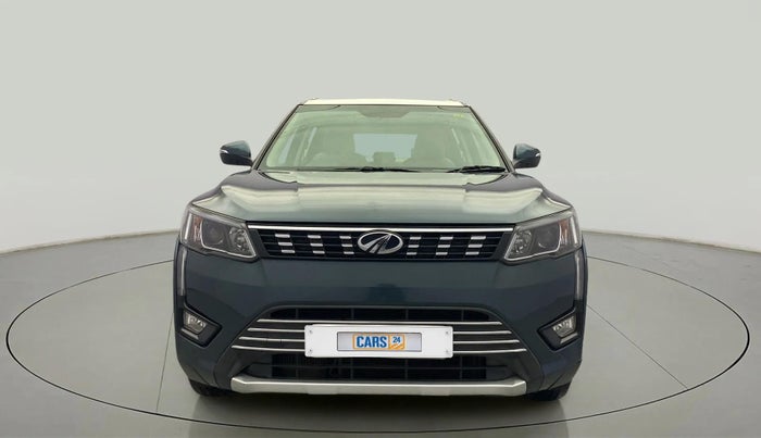 2019 Mahindra XUV300 W8(O) 1.2 PETROL DUAL TONE, Petrol, Manual, 31,983 km, Front