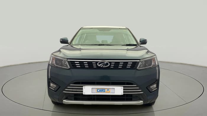 2019 Mahindra XUV300 W8(O) 1.2 PETROL DUAL TONE, Petrol, Manual, 32,125 km, Front