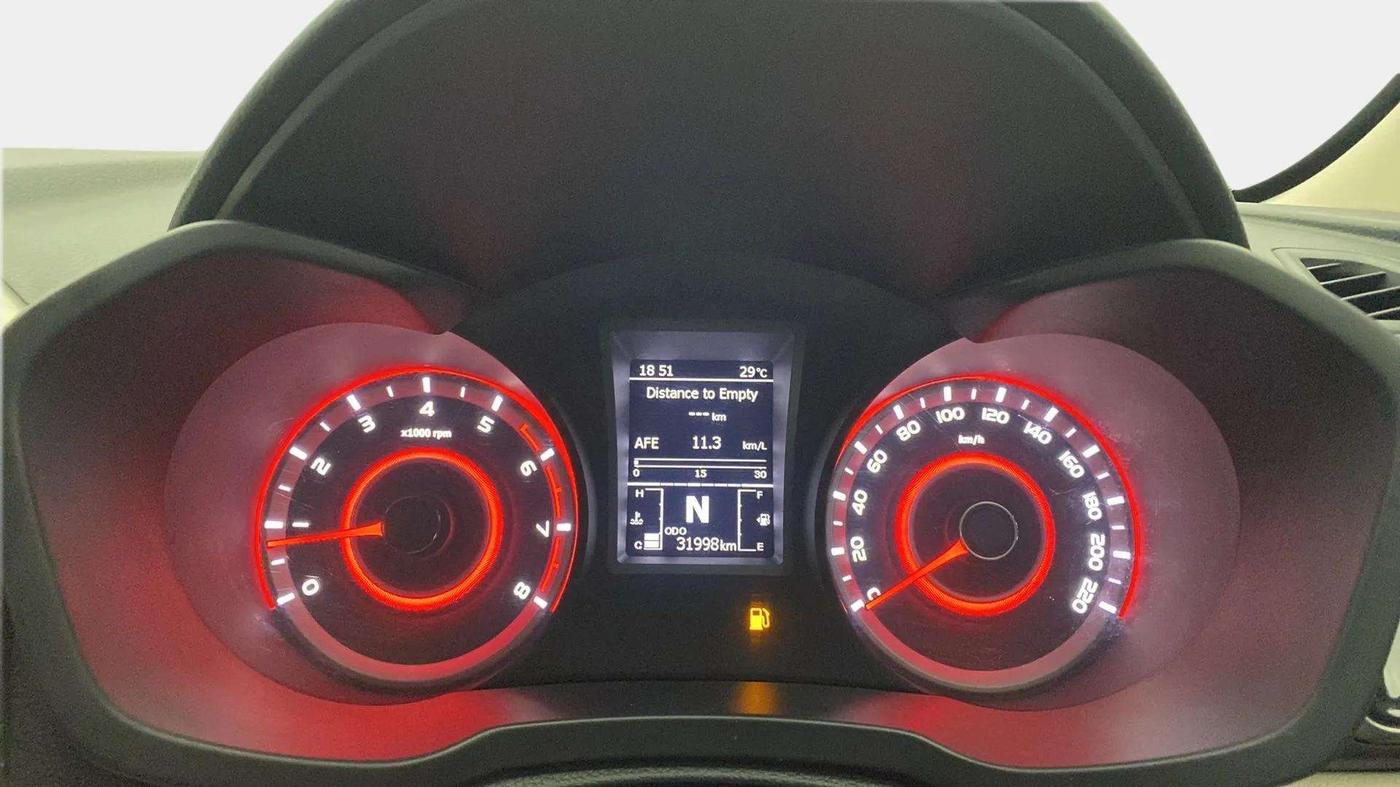 2019 Mahindra XUV300 W8(O) 1.2 PETROL DUAL TONE, Petrol, Manual, 32,125 km, Odometer Image