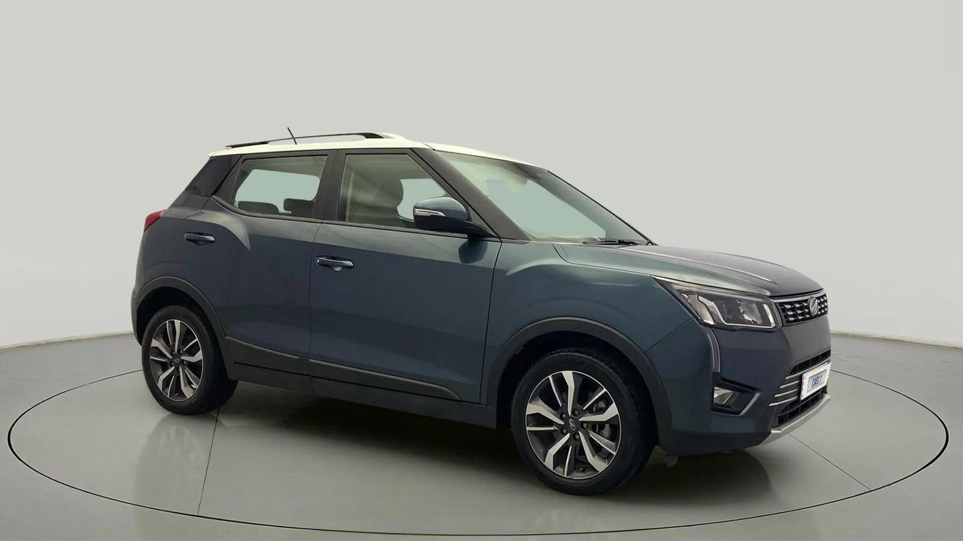 2019 Mahindra XUV300 W8(O) 1.2 PETROL DUAL TONE, Petrol, Manual, 32,125 km, SRP