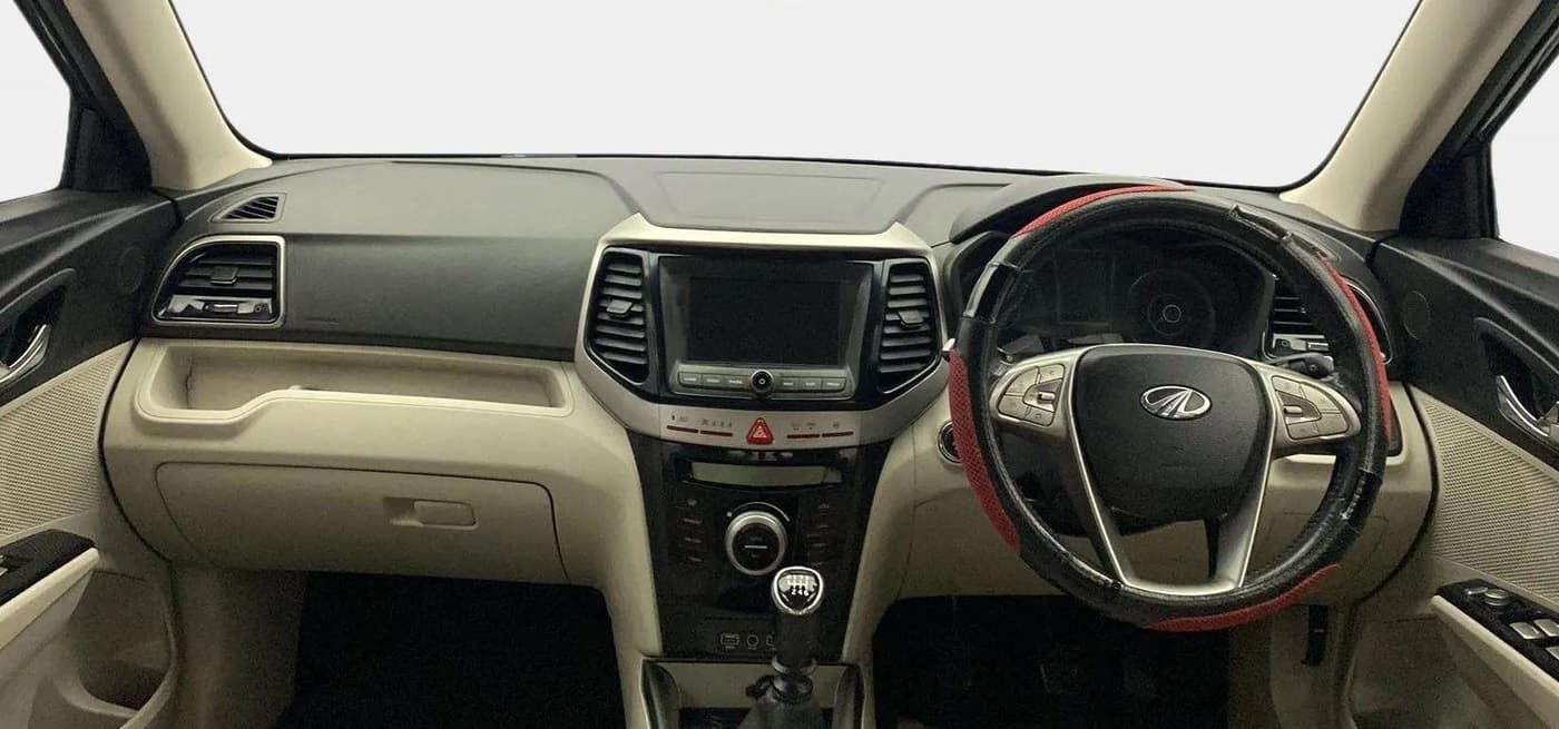 2019 Mahindra XUV300 W8(O) 1.2 PETROL DUAL TONE, Petrol, Manual, 32,125 km, Dashboard