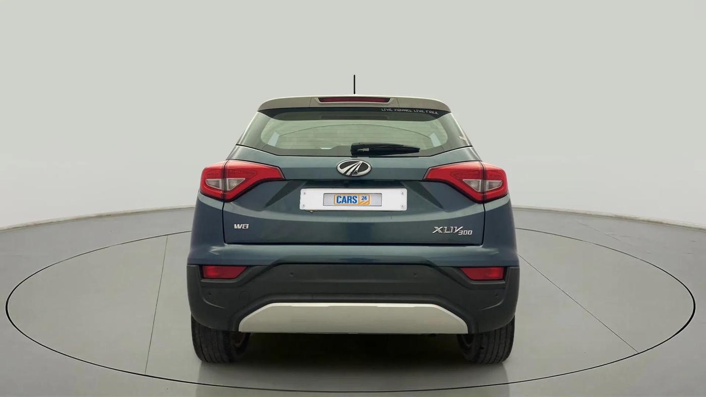 2019 Mahindra XUV300 W8(O) 1.2 PETROL DUAL TONE, Petrol, Manual, 32,125 km, Back/Rear