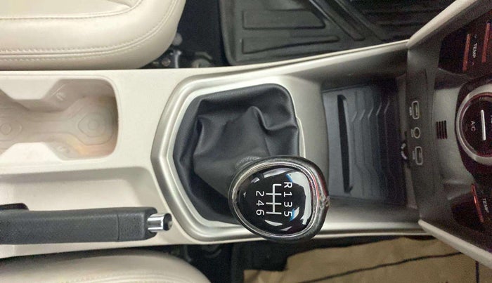 2019 Mahindra XUV300 W8(O) 1.2 PETROL DUAL TONE, Petrol, Manual, 31,983 km, Gear Lever