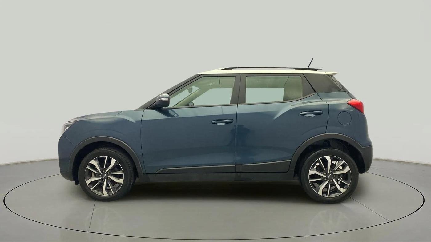 2019 Mahindra XUV300 W8(O) 1.2 PETROL DUAL TONE, Petrol, Manual, 32,125 km, Left Side