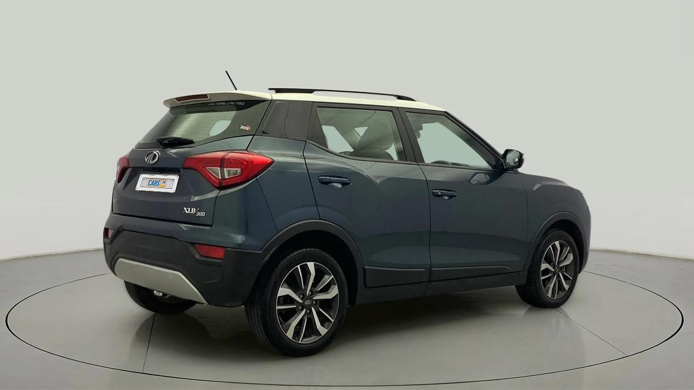 2019 Mahindra XUV300 W8(O) 1.2 PETROL DUAL TONE, Petrol, Manual, 32,125 km, Right Back Diagonal
