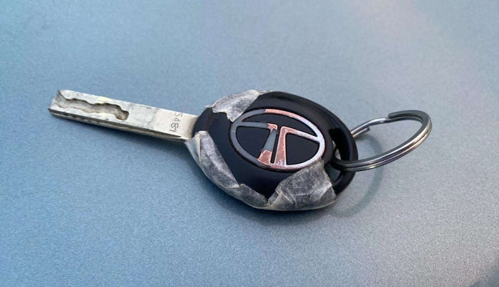 2023 Tata PUNCH ADVENTURE AMT, Petrol, Automatic, 22,343 km, Key Close Up