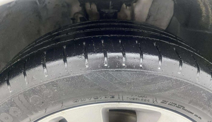2017 Hyundai Elite i20 ASTA 1.2 (O), Petrol, Manual, 93,080 km, Right Front Tyre Tread