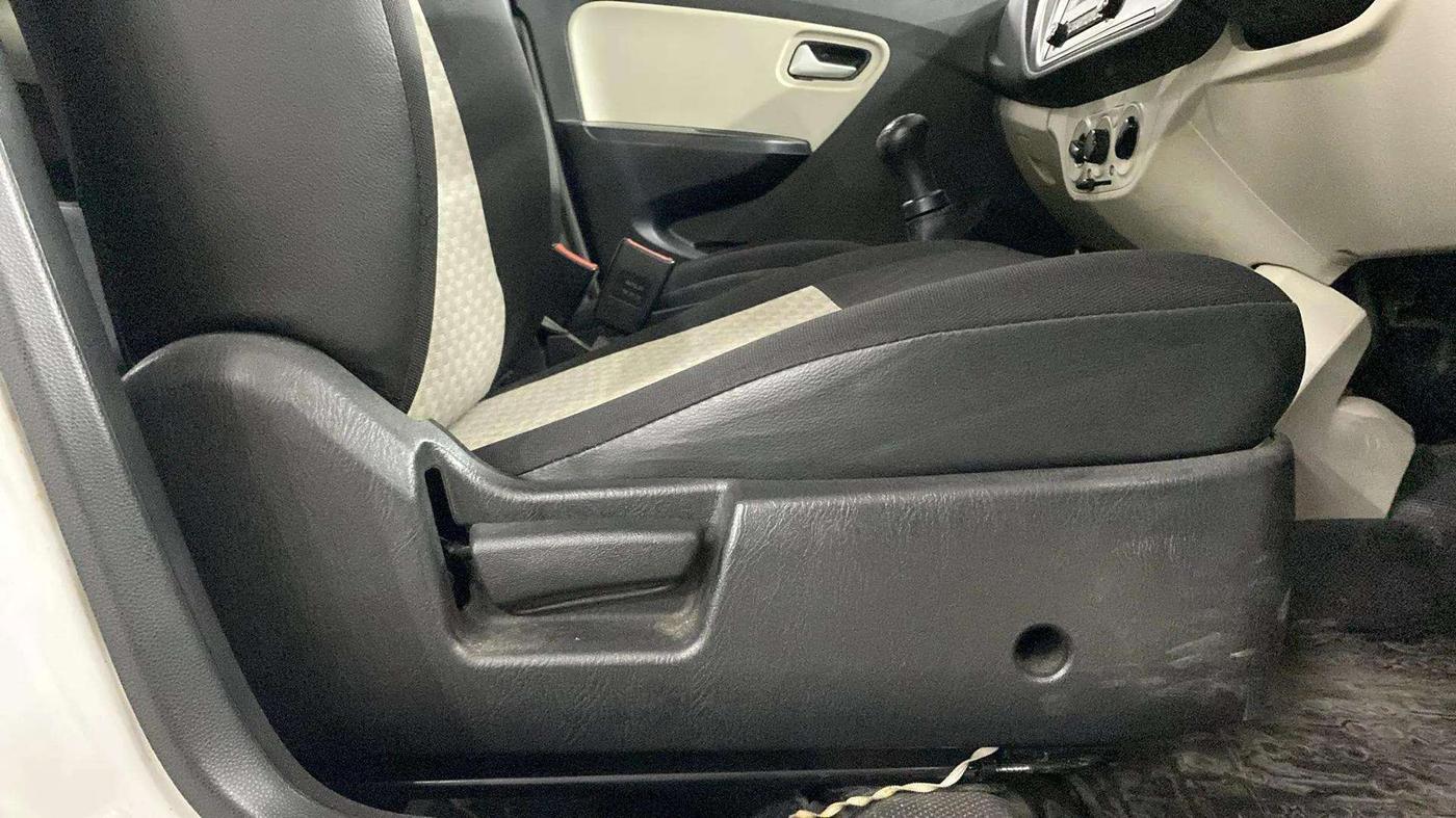 2021 Maruti Alto VXI PLUS, Petrol, Manual, 17,912 km, Driver Side Adjustment Panel