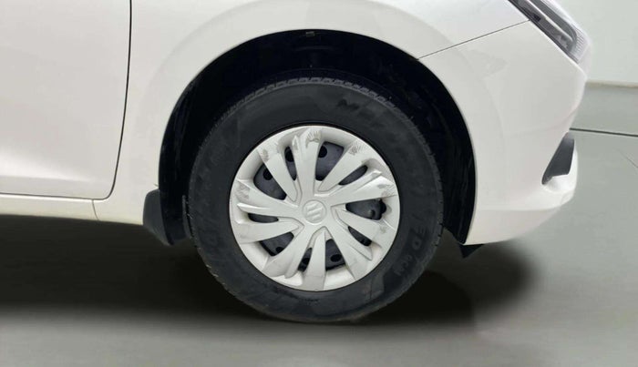 2024 Maruti Swift VXi (O) AMT, Petrol, Automatic, 12,079 km, Right Front Wheel