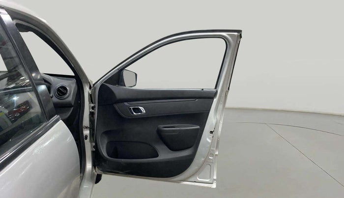 2018 Renault Kwid RXT 1.0 AMT (O), Petrol, Automatic, 27,853 km, RHS Front Door
