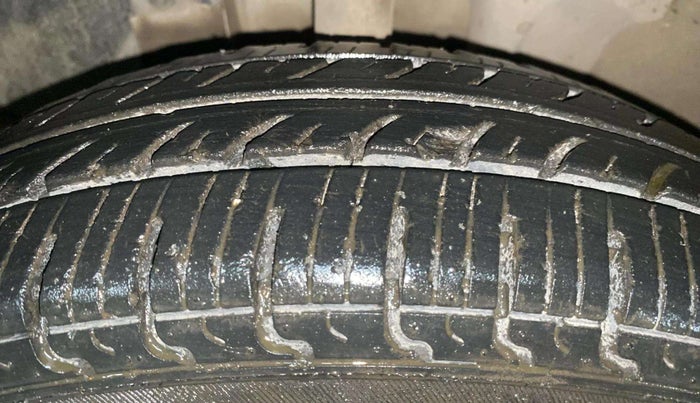 2018 Renault Kwid RXT 1.0 AMT (O), Petrol, Automatic, 27,853 km, Left Front Tyre Tread