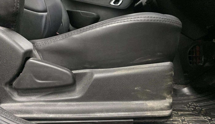 2018 Renault Kwid RXT 1.0 AMT (O), Petrol, Automatic, 27,853 km, Driver Side Adjustment Panel