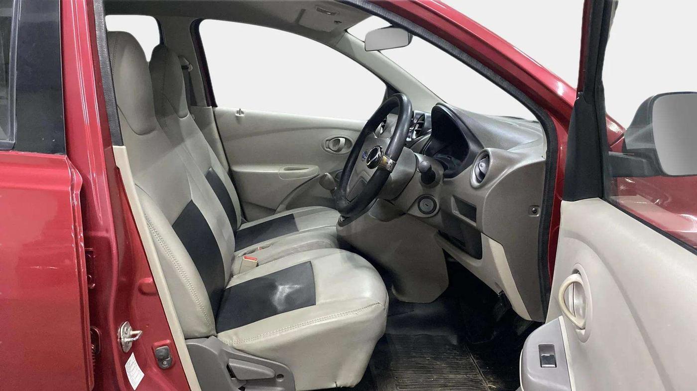 2015 Datsun Go T, Petrol, Manual, 50,579 km, Right Side Front Door Cabin