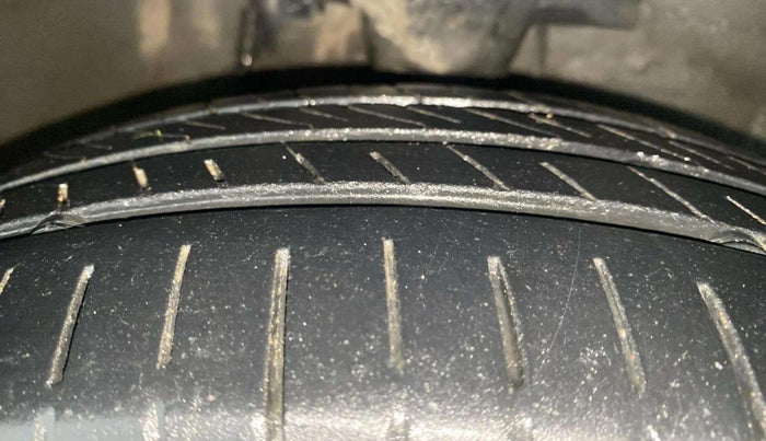 2013 Hyundai i10 MAGNA 1.2, Petrol, Manual, 86,644 km, Right Front Tyre Tread