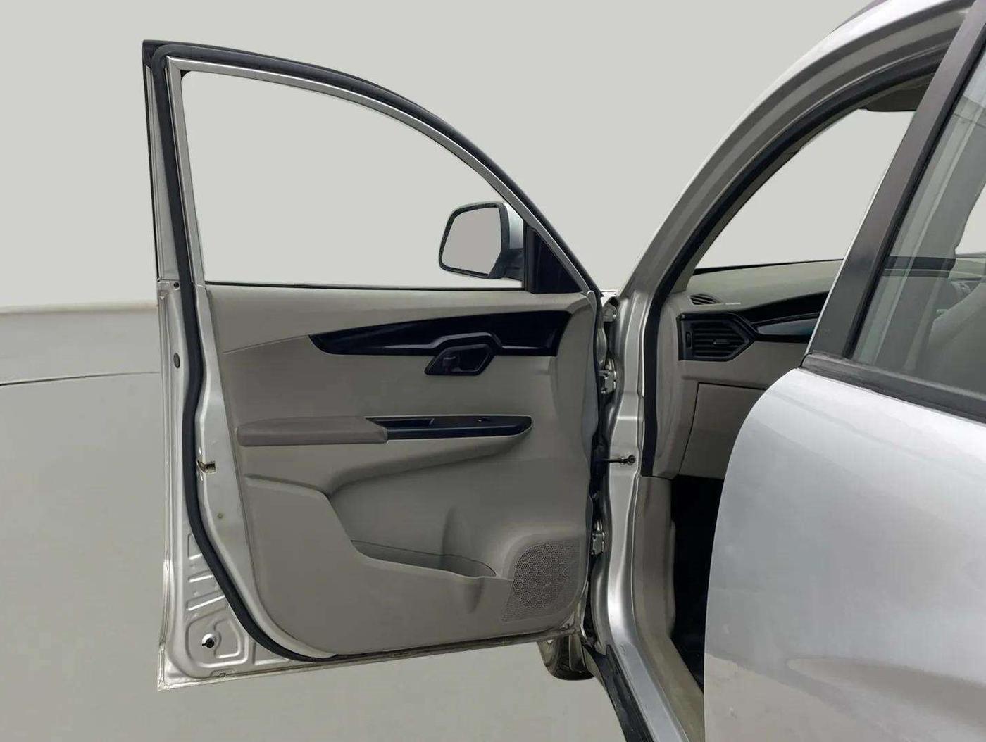 2016 Mahindra Kuv100 K8 D 6 STR, Diesel, Manual, 28,774 km, LHS Front Door