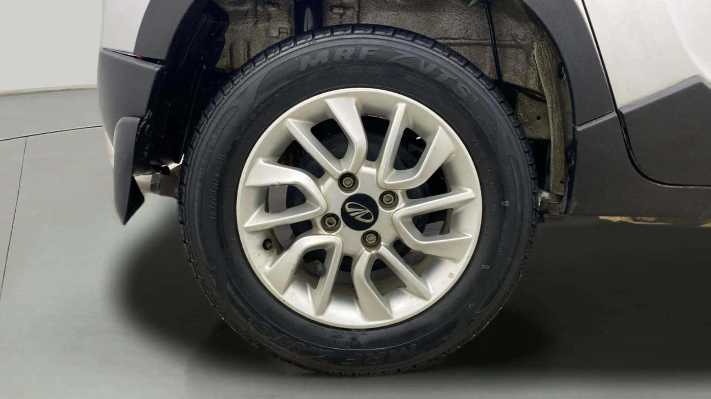 2016 Mahindra Kuv100 K8 D 6 STR, Diesel, Manual, 28,774 km, Right Rear Wheel