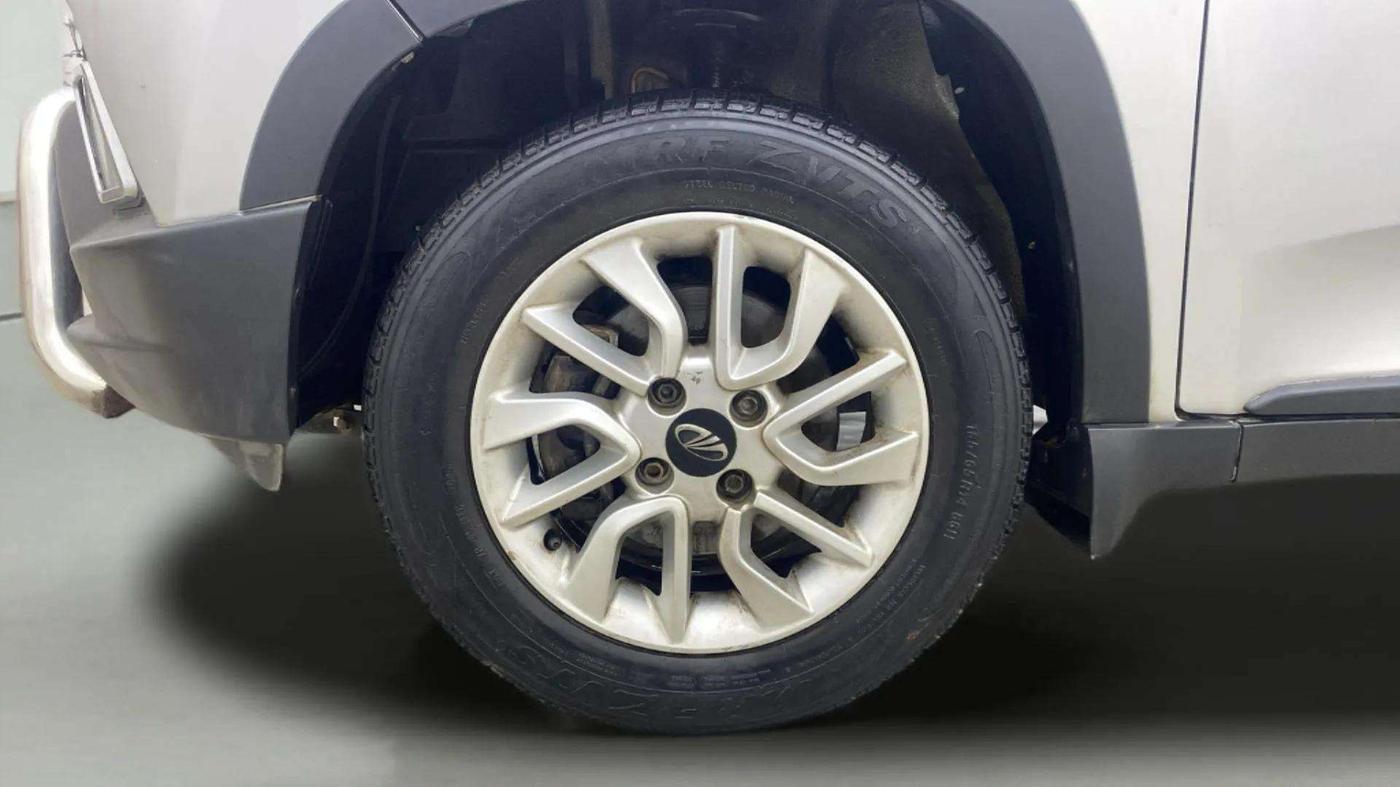2016 Mahindra Kuv100 K8 D 6 STR, Diesel, Manual, 28,774 km, Left Front Wheel