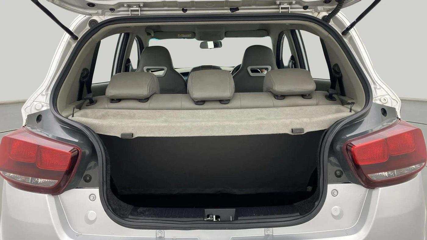 2016 Mahindra Kuv100 K8 D 6 STR, Diesel, Manual, 28,774 km, Boot Inside