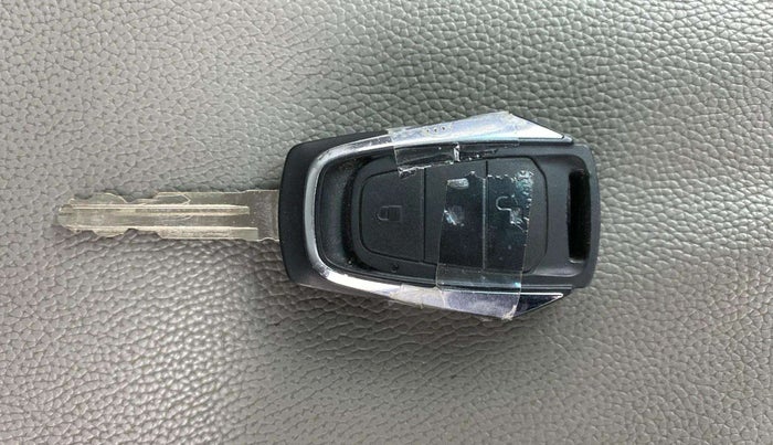 2016 Mahindra Kuv100 K8 D 6 STR, Diesel, Manual, 28,230 km, Key Close Up