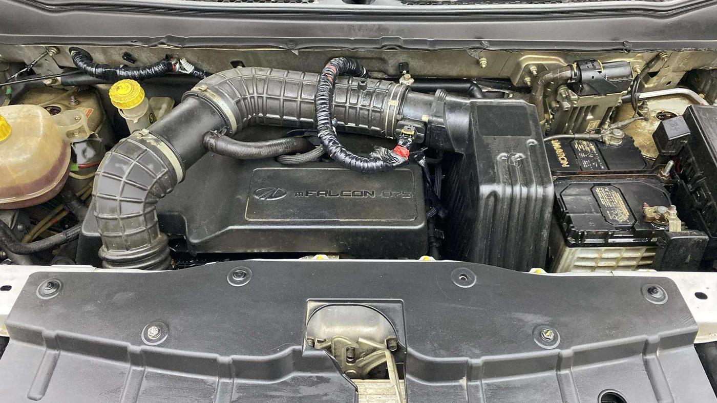 2016 Mahindra Kuv100 K8 D 6 STR, Diesel, Manual, 28,774 km, Engine View