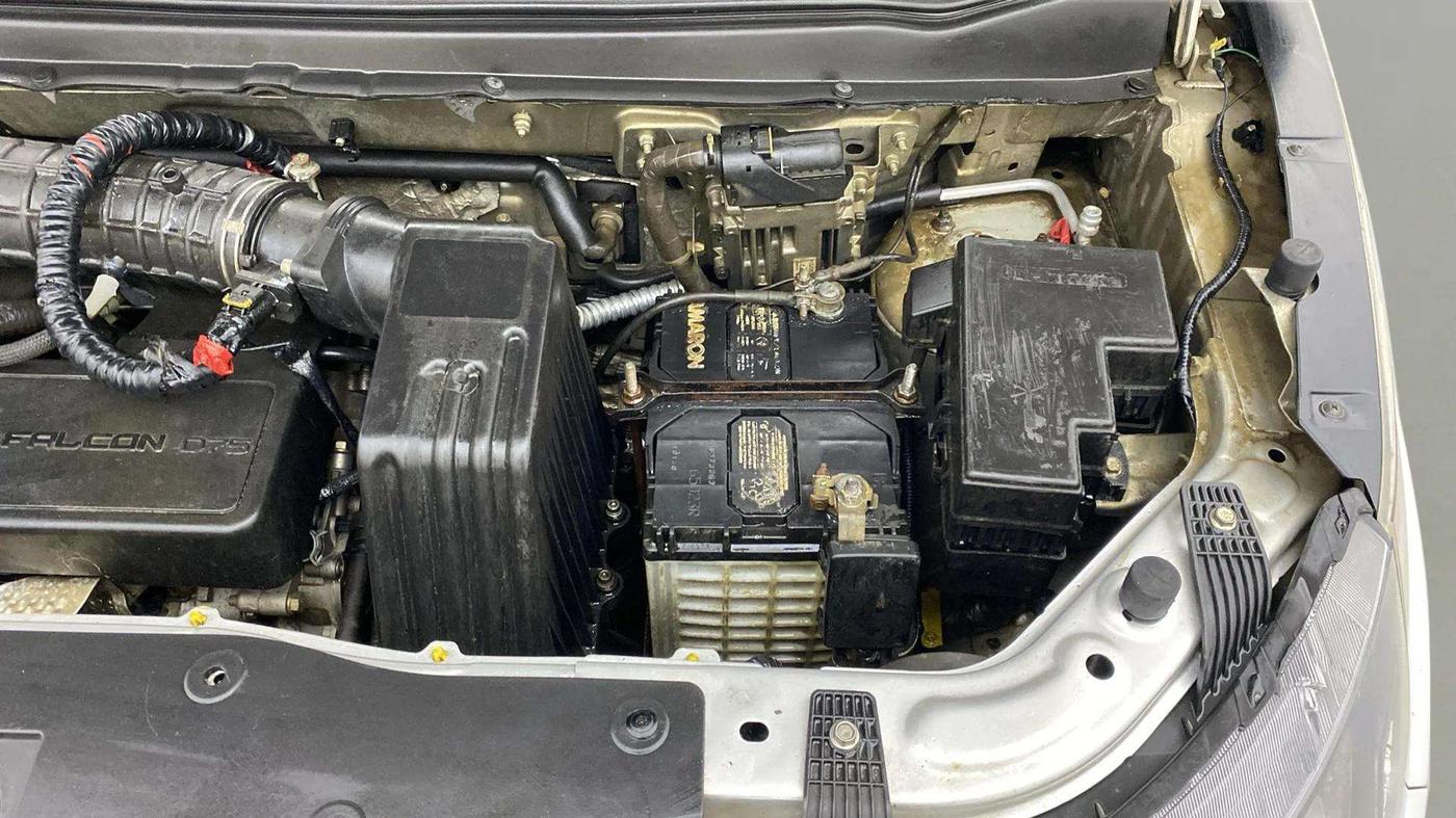 2016 Mahindra Kuv100 K8 D 6 STR, Diesel, Manual, 28,774 km, Engine View - Left
